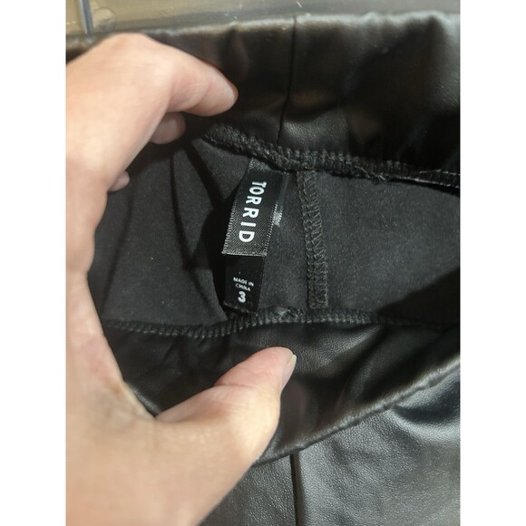 Torrid Leggings Women’s Size 3 Faux Leather Signature Waist Full Length Pants - Picture 2 of 4